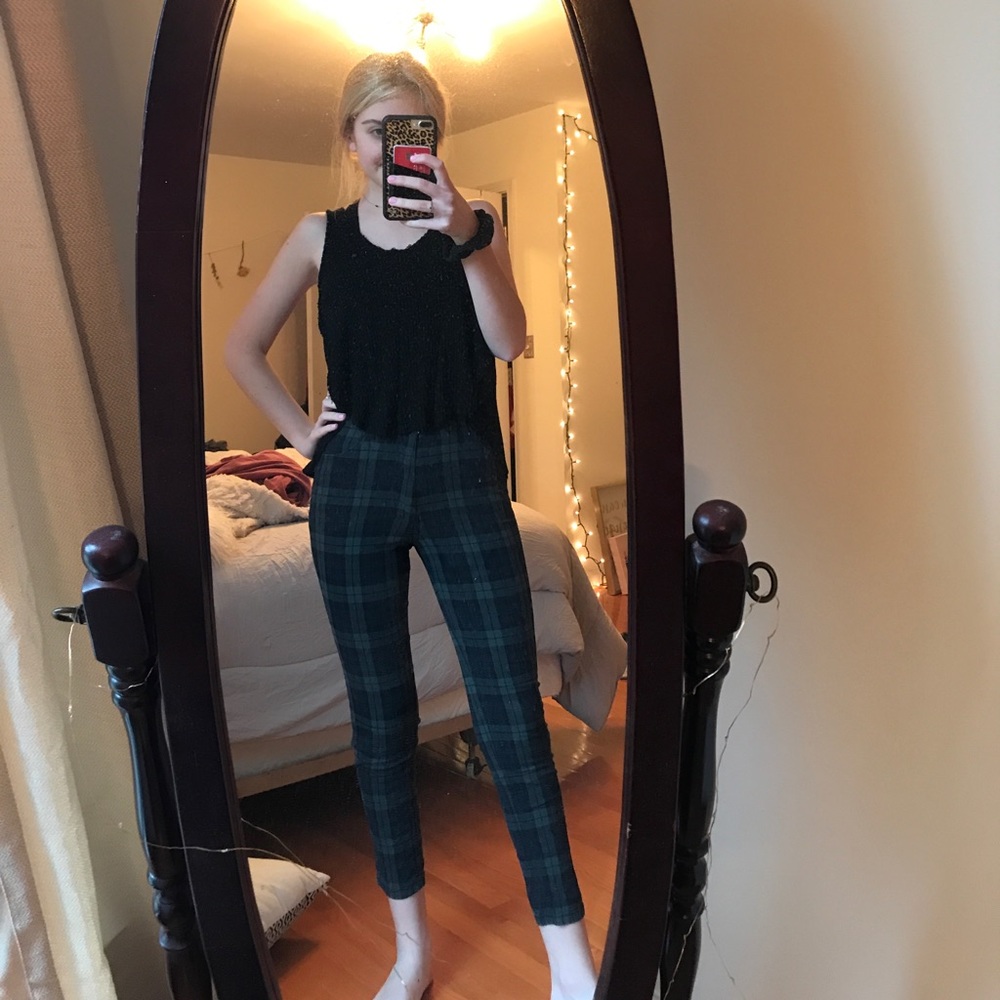 Women’s Brandy Melville checkered pants... size S
